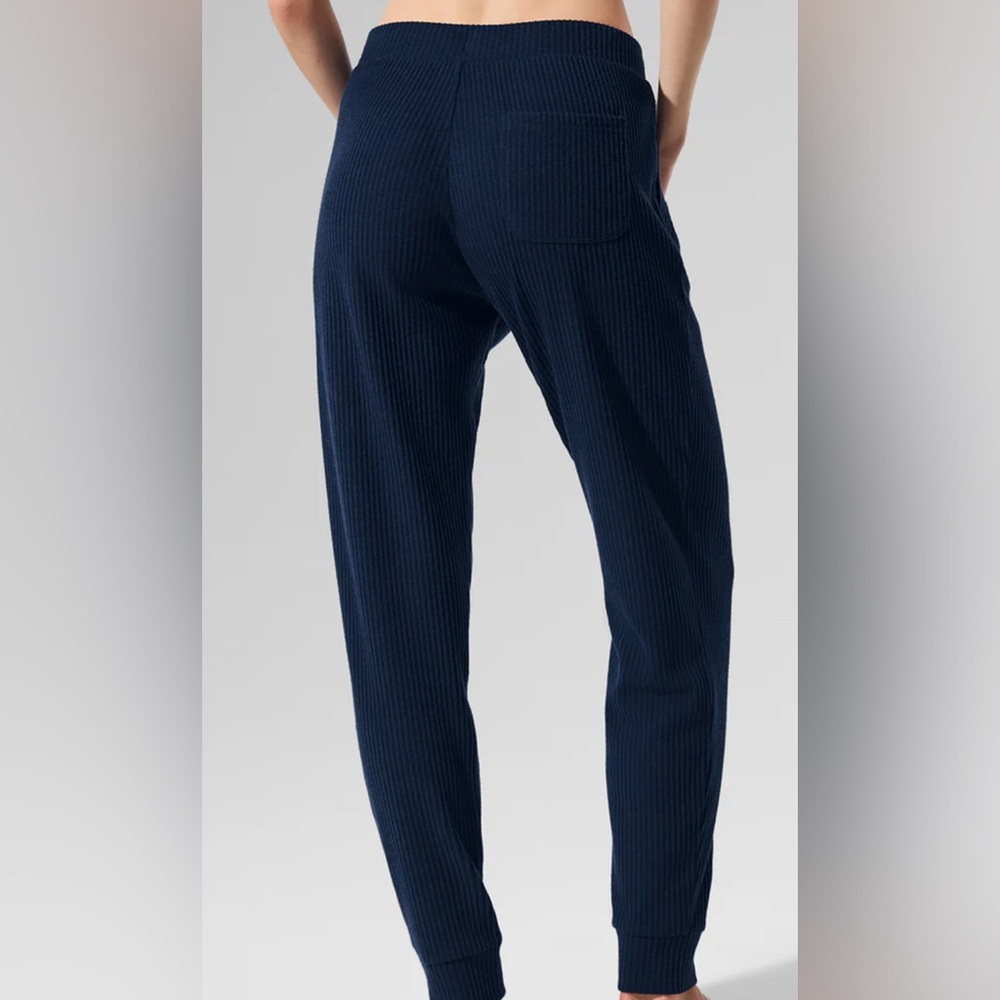 Alo Muse Sweatpant | color: navy |  size: S